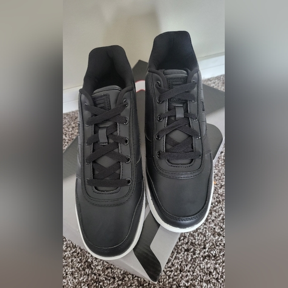 Fila shoes - Picture 2 of 5